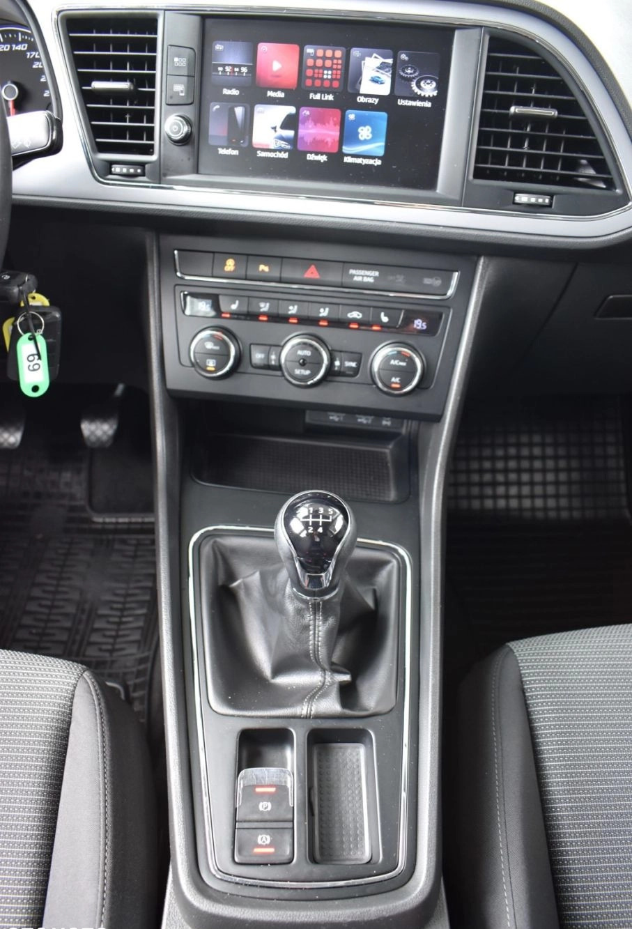 Seat Leon cena 58900 przebieg: 127379, rok produkcji 2019 z Poznań małe 407